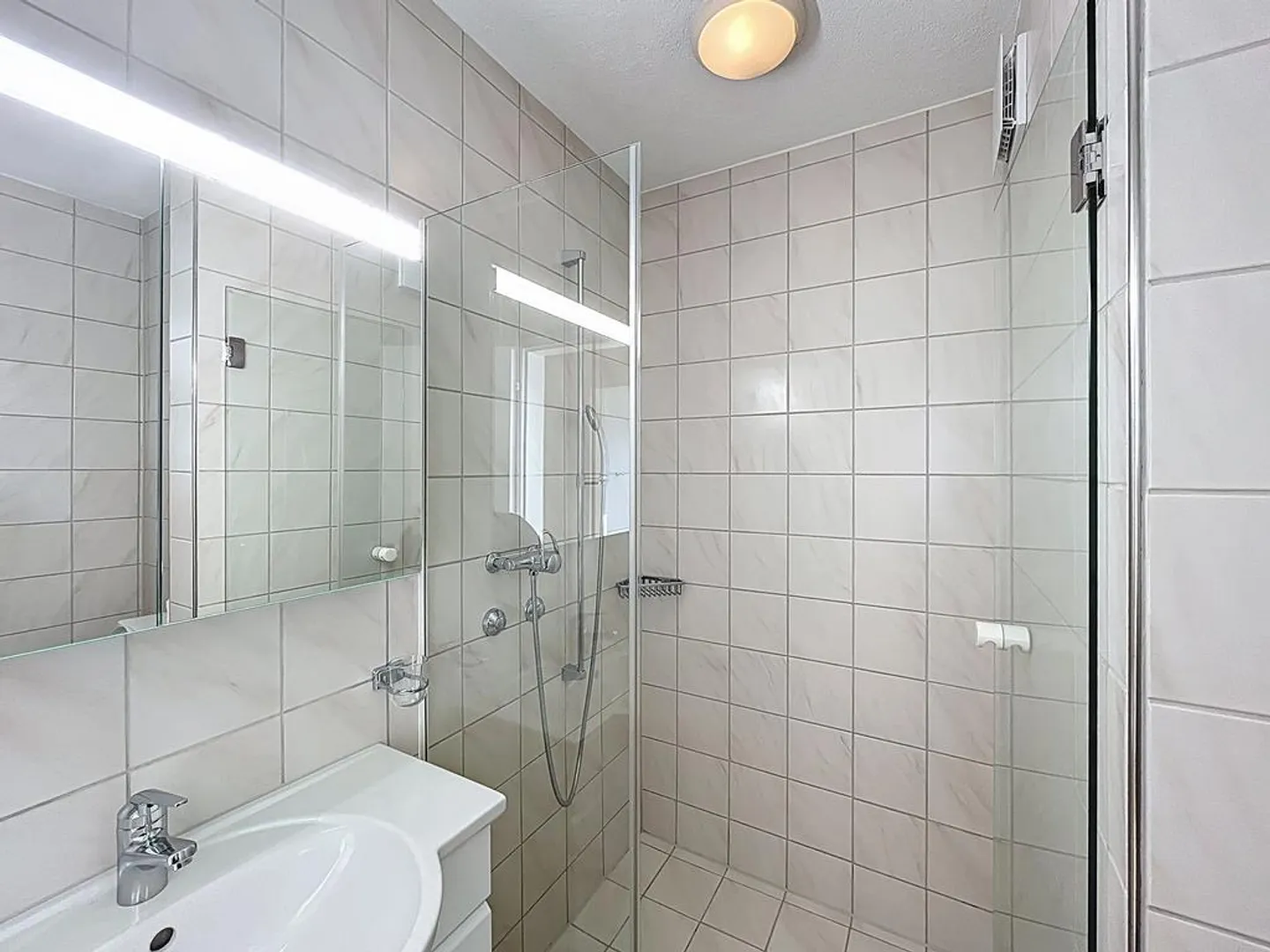 Temporary, bright and spacious 4.5-room apartment in 8700 Küsnacht - Photo 8 of 12