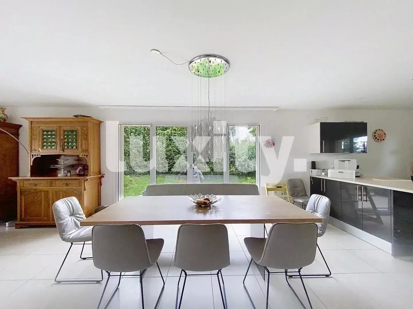 Furnished House for Rent? 4 to 8 Months? 7-Minute Walk from Coppet Train Station - Photo 2 of 8