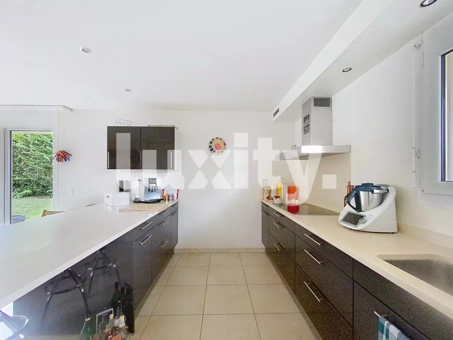Furnished House for Rent? 4 to 8 Months? 7-Minute Walk from Coppet Train Station - Photo 3 of 8