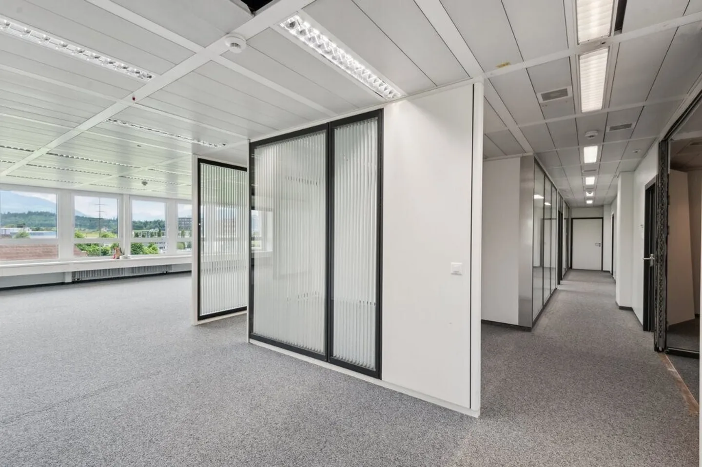 "Attraktiver Büroraum in Rotkreuz" - Foto 3 von 12