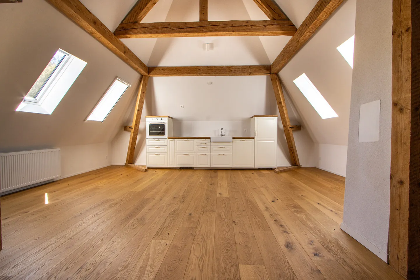 Appartement mansardé confortable à louer / 1 mois de loyer offert - Photo 2 sur 6