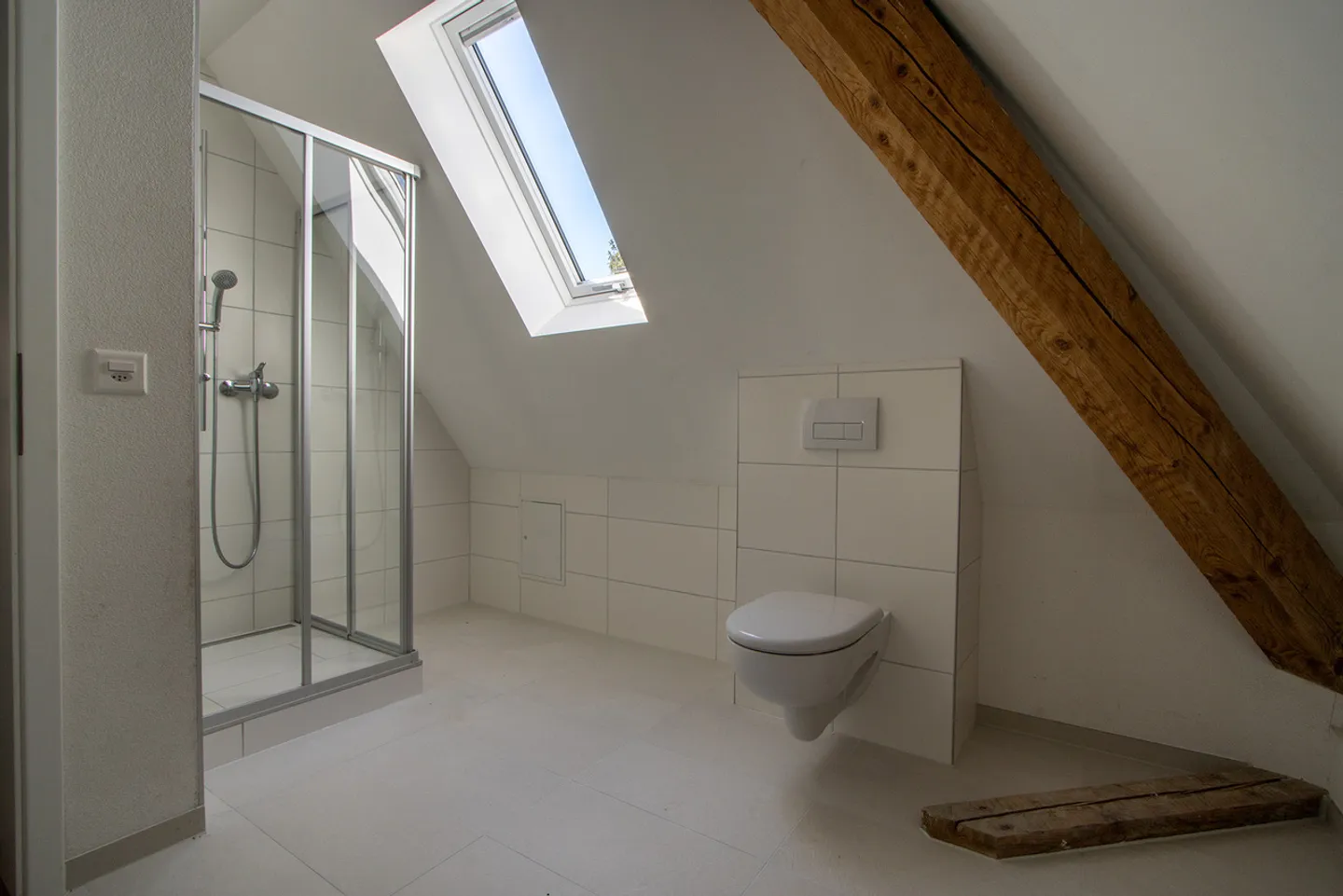 Appartement mansardé confortable à louer / 1 mois de loyer offert - Photo 3 sur 6