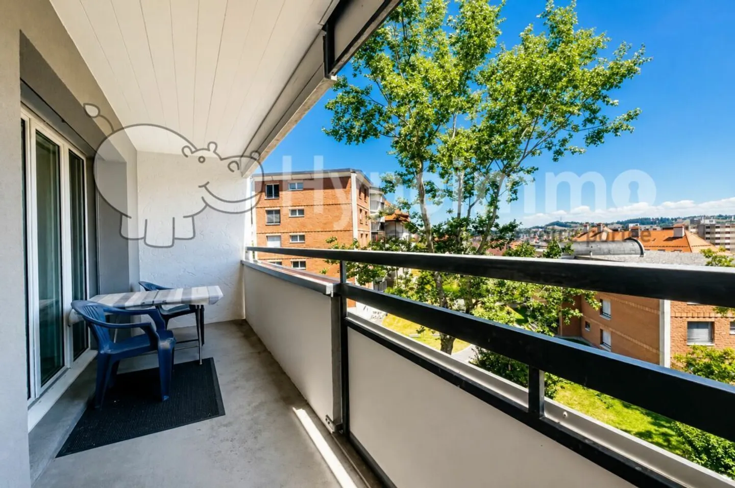 Bright 5-room apartment with balcony - Photo 1 of 17