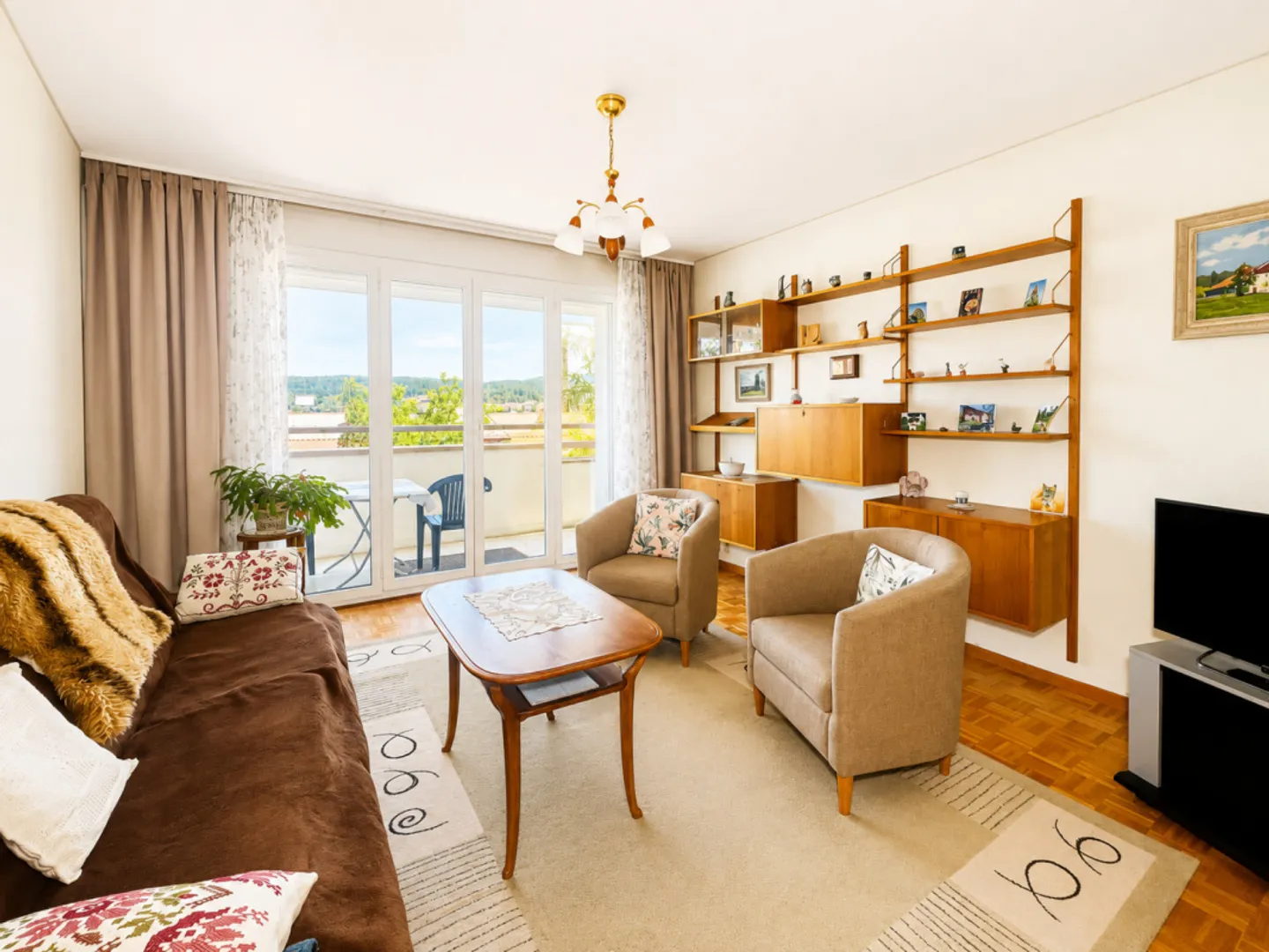 Bright 5-room apartment with balcony - Photo 2 of 17