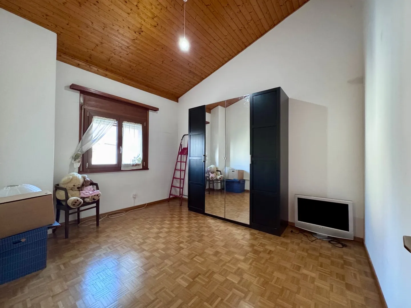Affascinante casa unifamiliare di 5.5 locali con giardino soleggiato a Morbio Inferiore - Foto 4 di 11