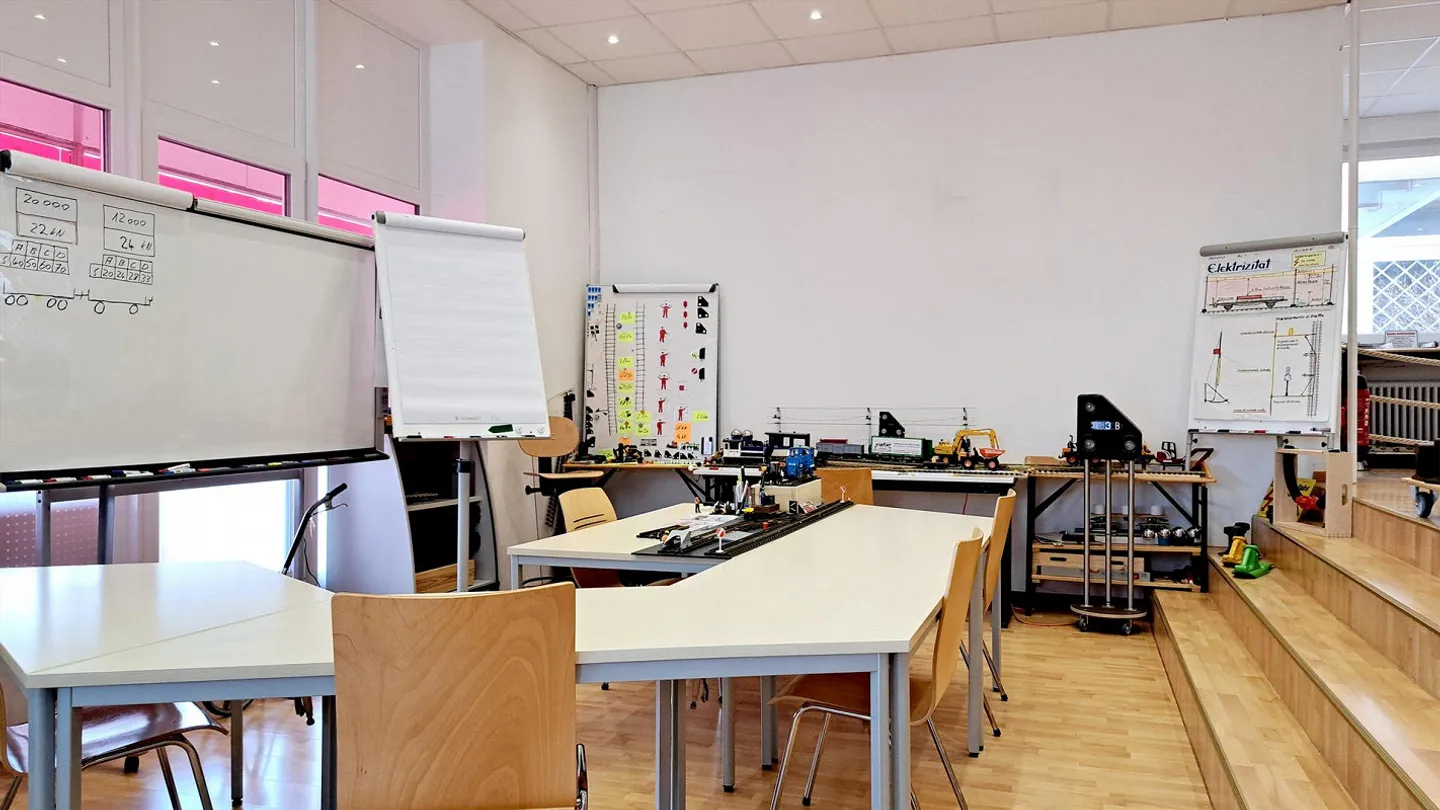 Sala di formazione / Ufficio open space / Studio con vetrina alla stazione - Foto 6 di 9