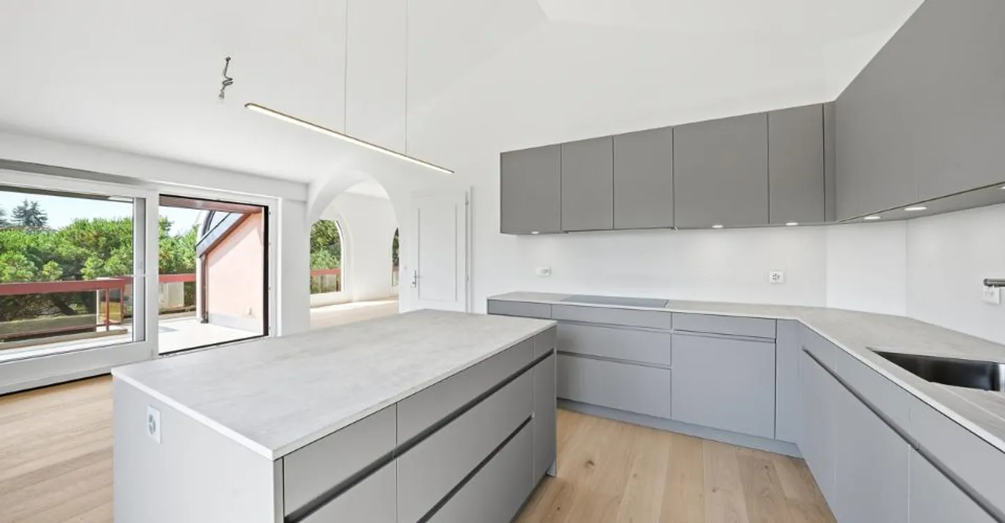 High-end apartment - Photo 6 of 13