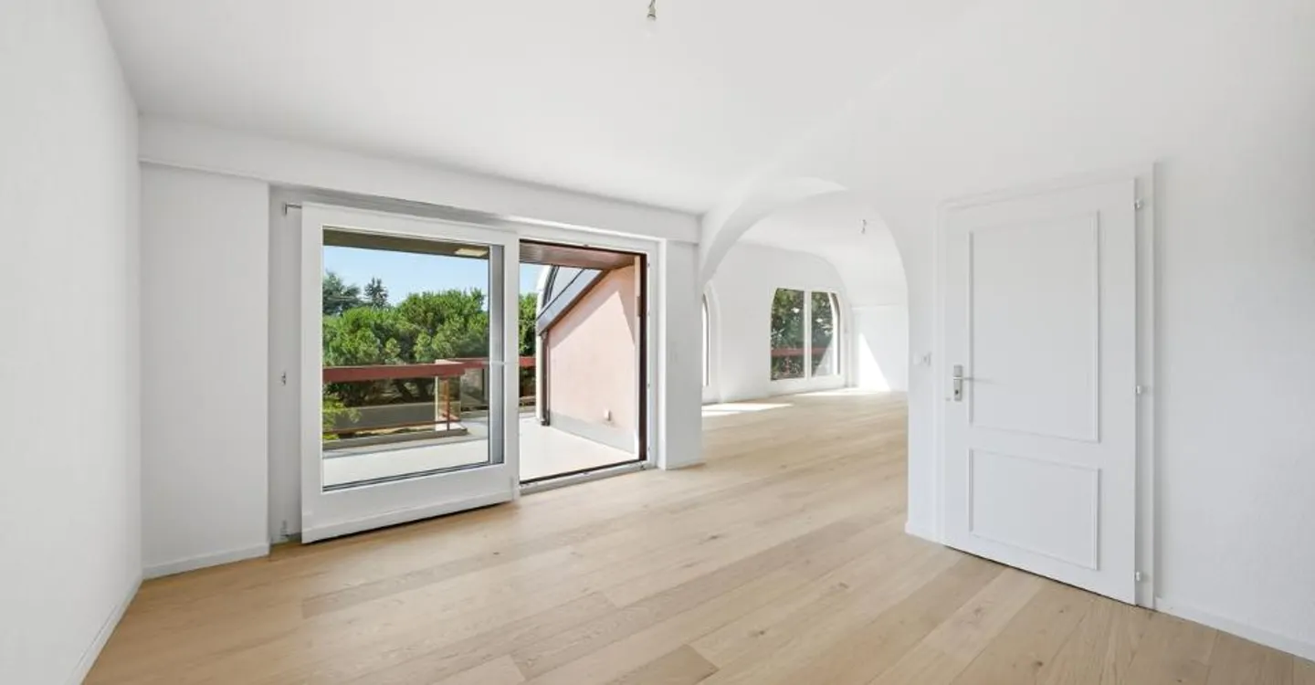 High-end apartment - Photo 8 of 13