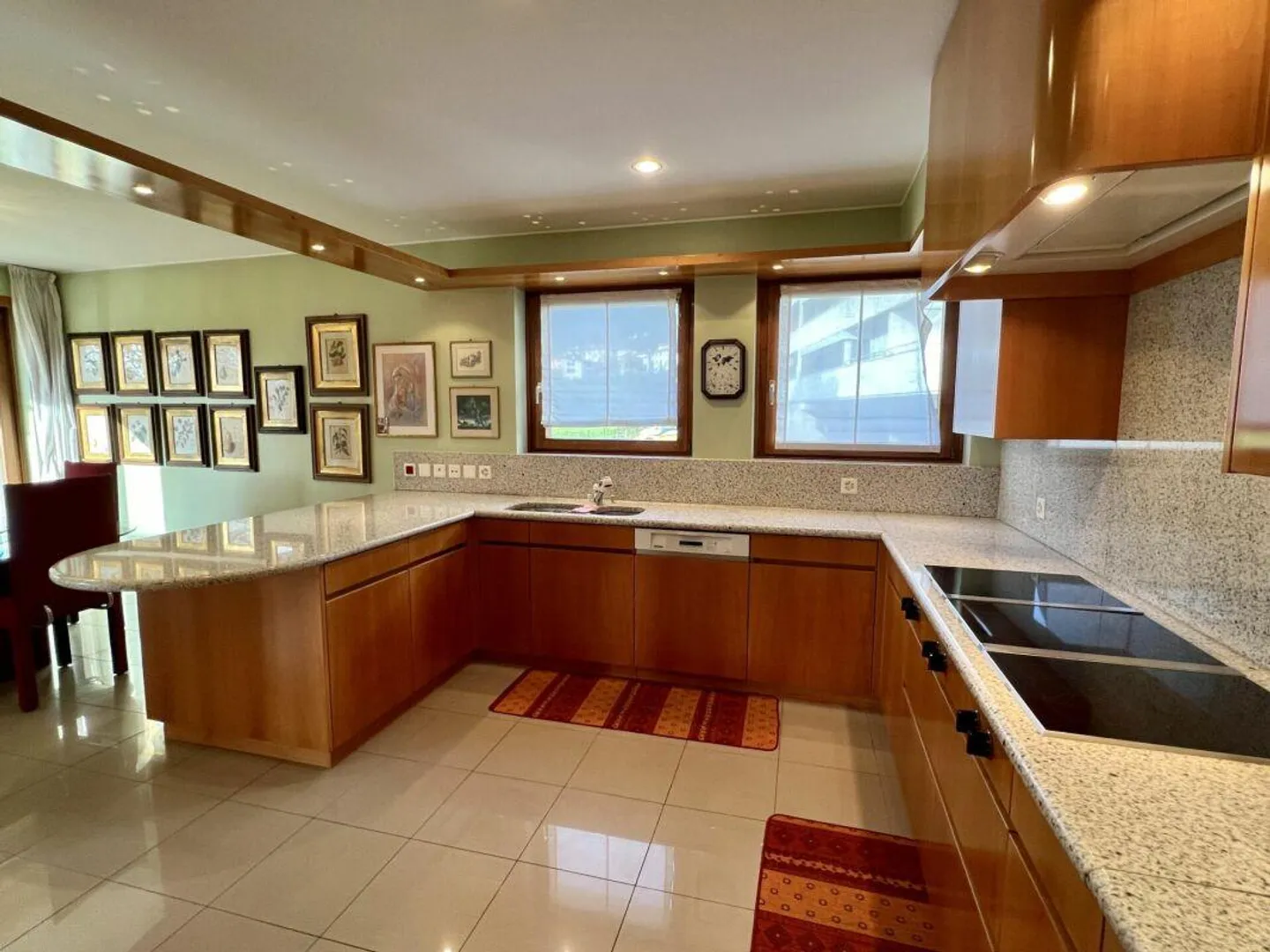 Grande ed elegante villa con terreno edificabile - Foto 6 di 15