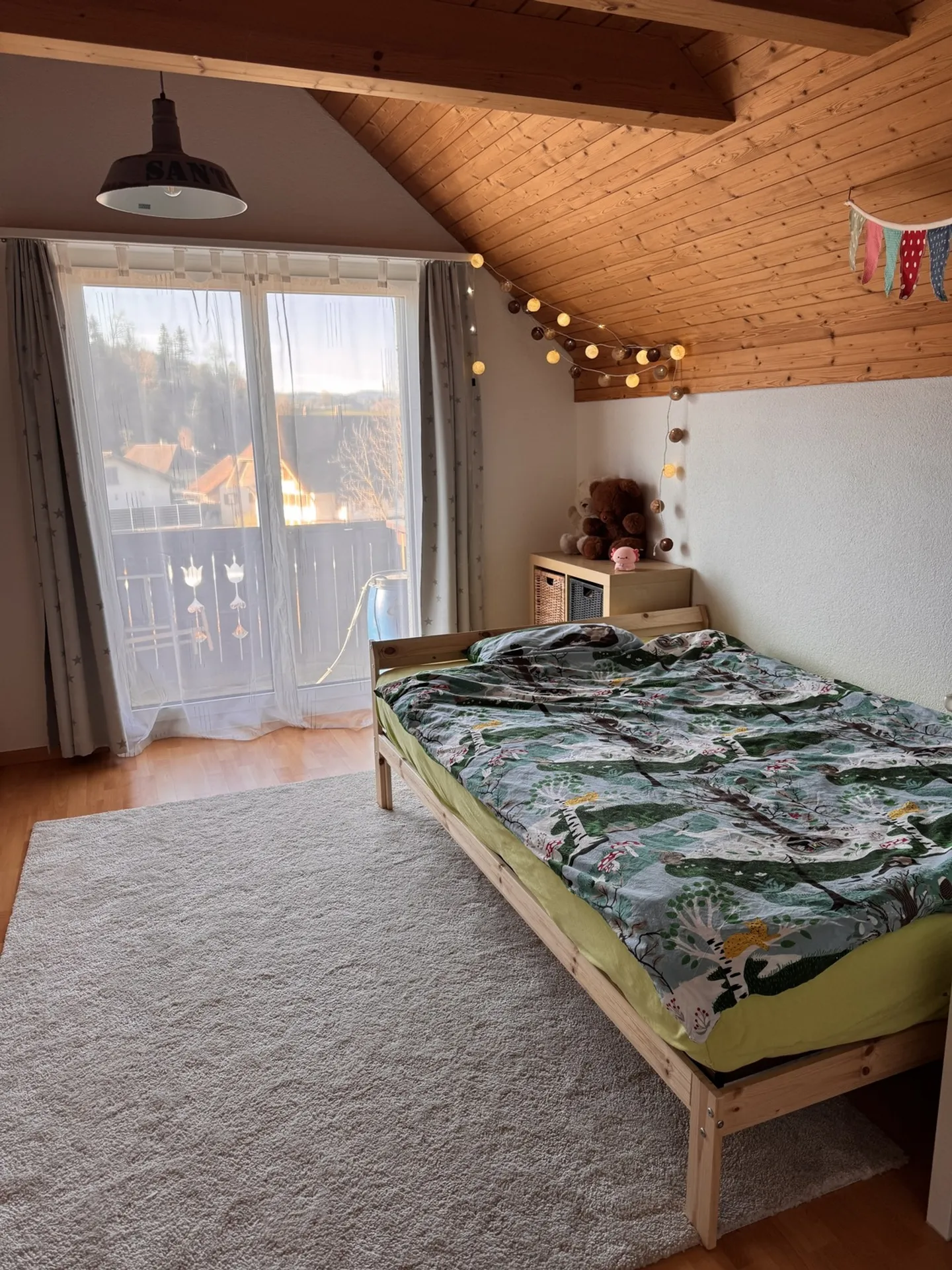 Charming Row House in Quiet Area - Photo 3 of 8