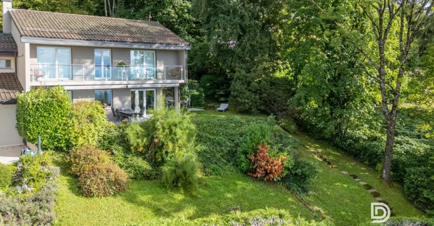 Panoramic view and absolute calm 5 minutes from the center of Montreux - Photo 11 of 12