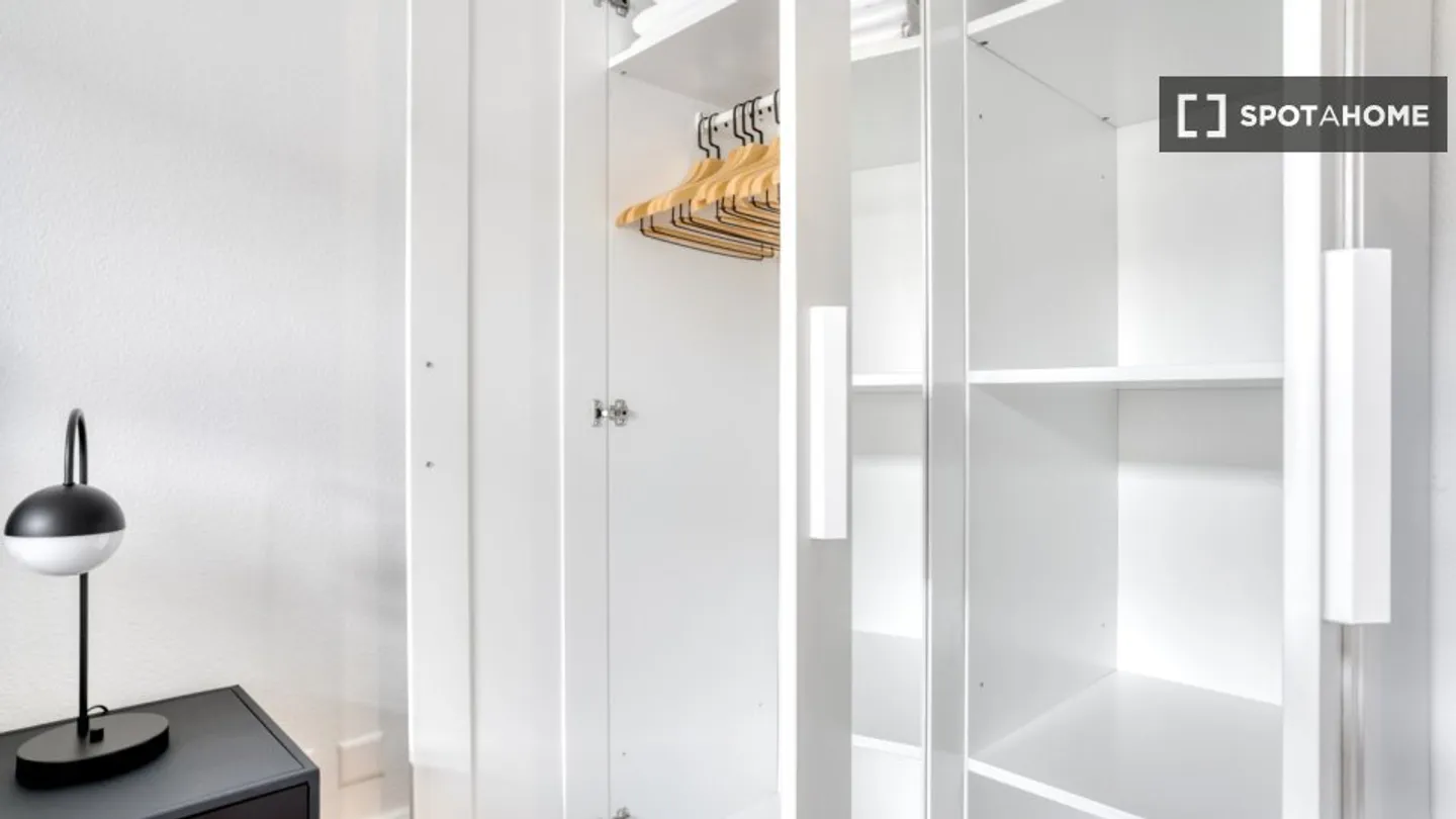 Discover, visit, and rent your new home online with complete confidence. - Photo 9 of 17