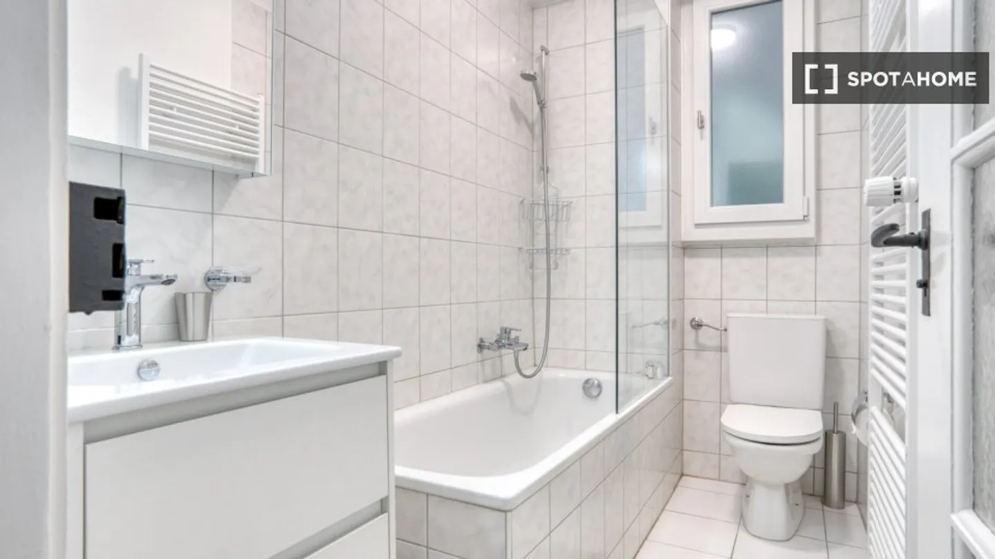 Discover, visit, and rent your new home online with complete confidence. - Photo 10 of 17