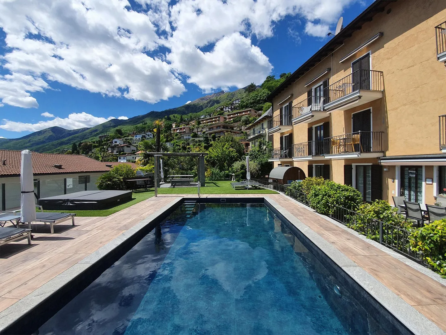 Appartement meublé de 2 pièces avec piscine, jacuzzi et sauna - Photo 1 sur 19