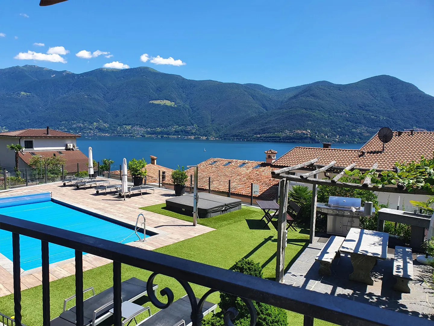 Appartement meublé de 2 pièces avec piscine, jacuzzi et sauna - Photo 2 sur 19