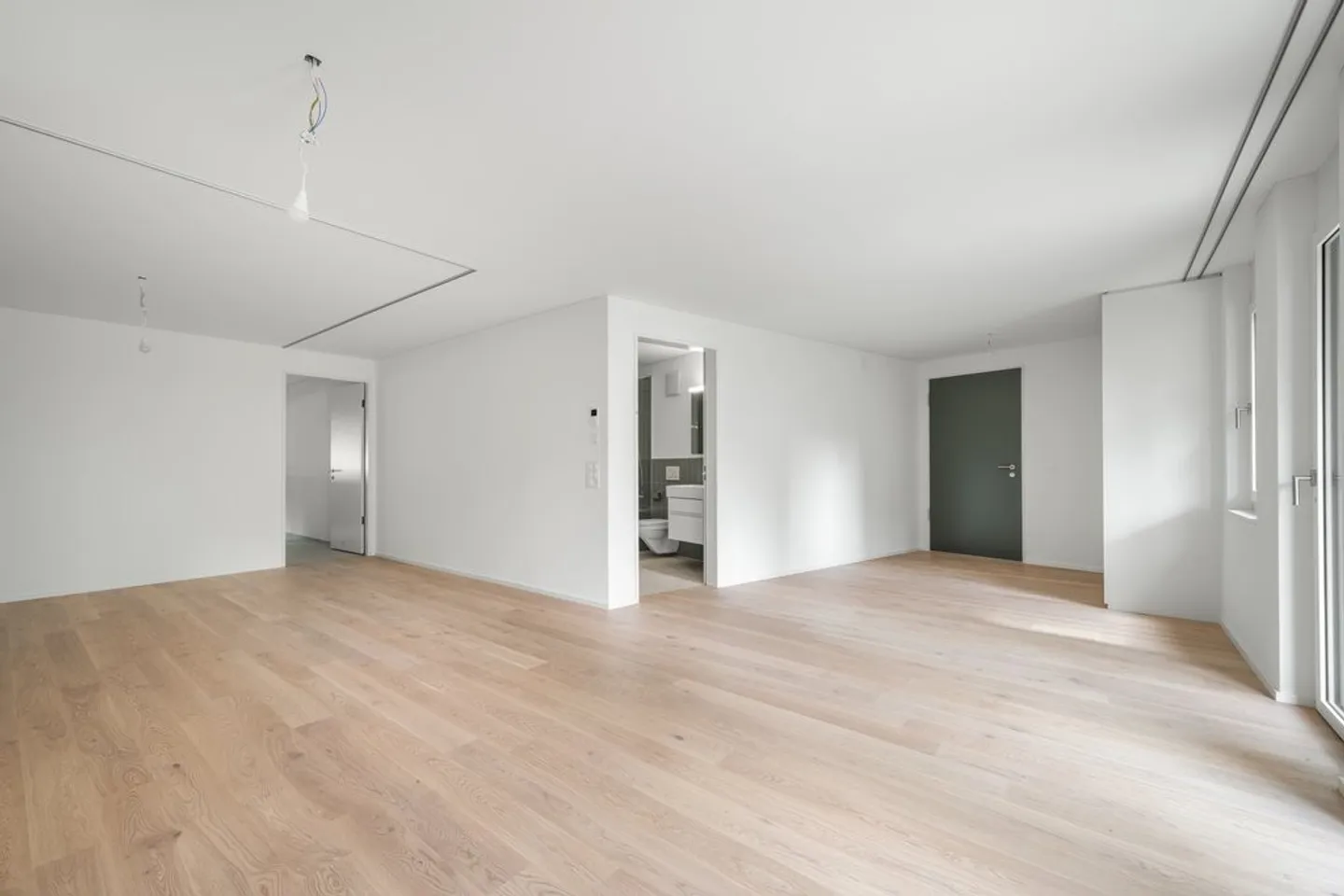 Charming 2.5-Room Apartment in Zurich - Photo 2 of 9