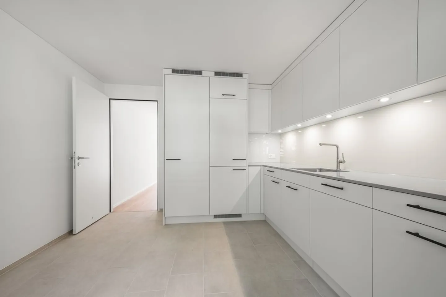 Charming 2.5-Room Apartment in Zurich - Photo 8 of 9