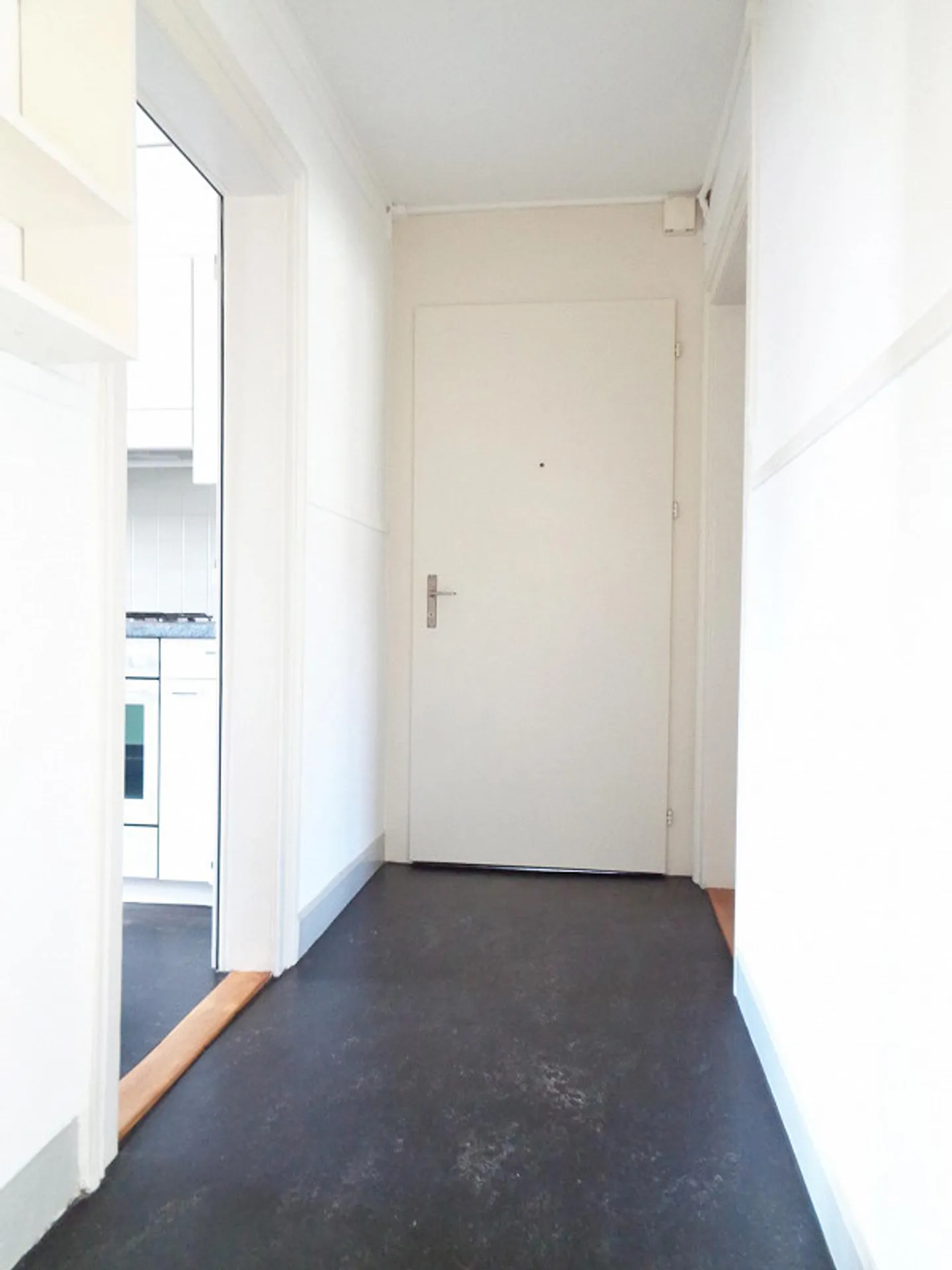 Bella appartamento di 3 stanze con balcone e utilizzo del giardino - Foto 3 di 15