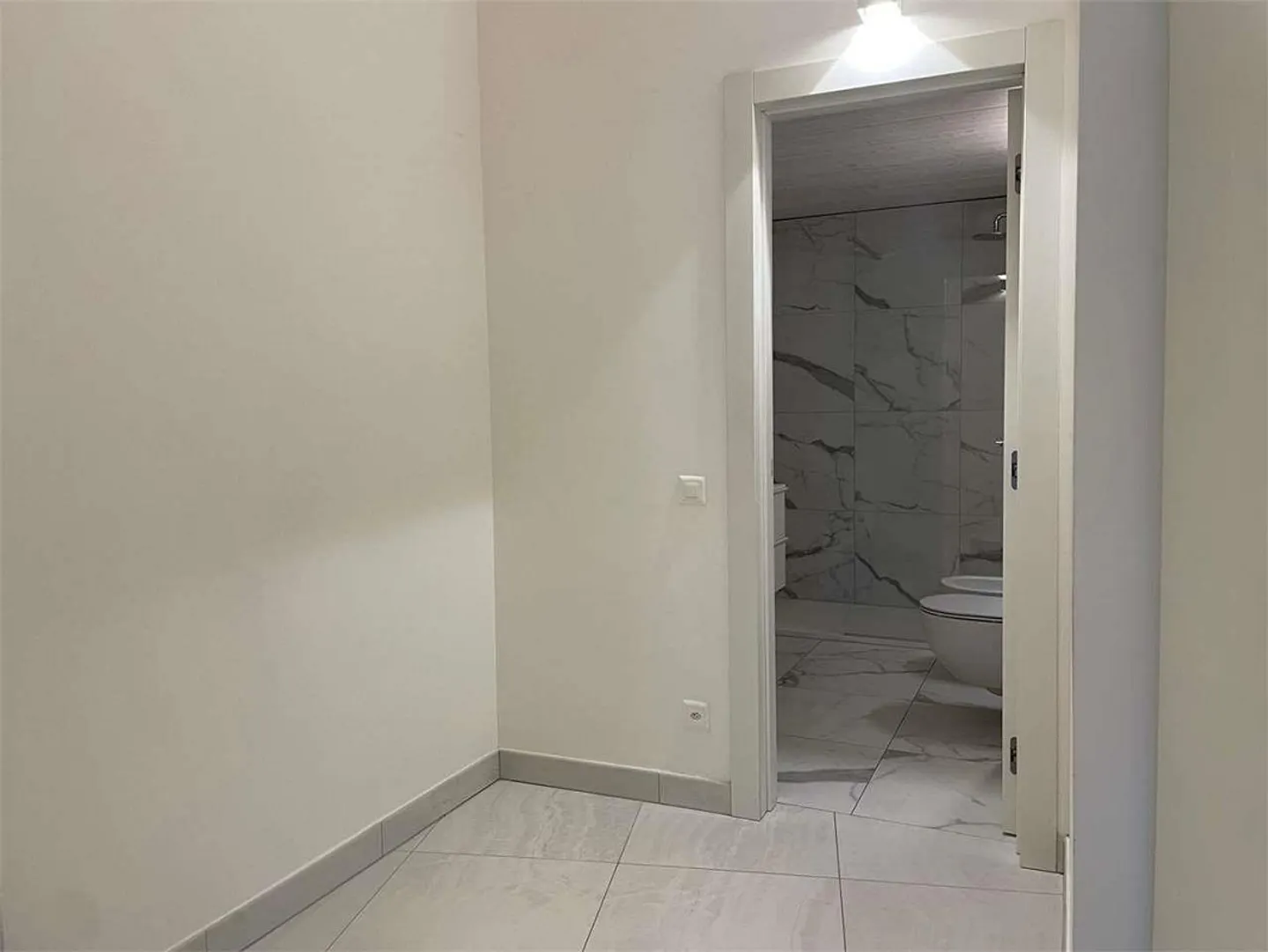 Gentilino : élégant appartement de 2,5 pièces avec mezzanine habitable - Photo 6 sur 10
