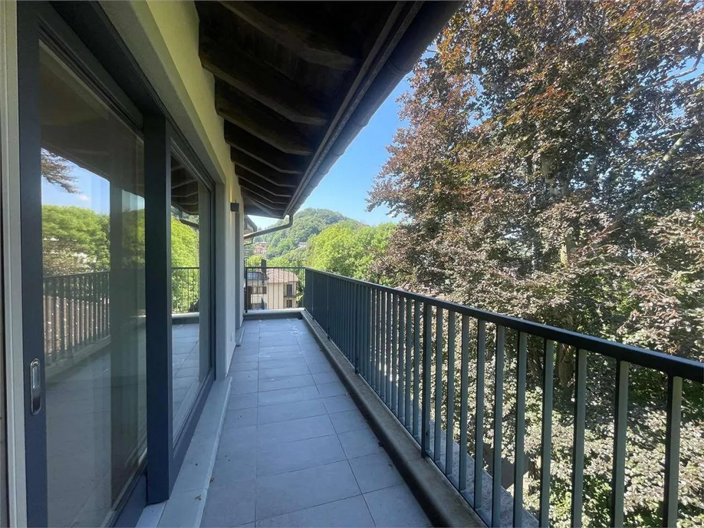 Gentilino : élégant appartement de 2,5 pièces avec mezzanine habitable - Photo 8 sur 10