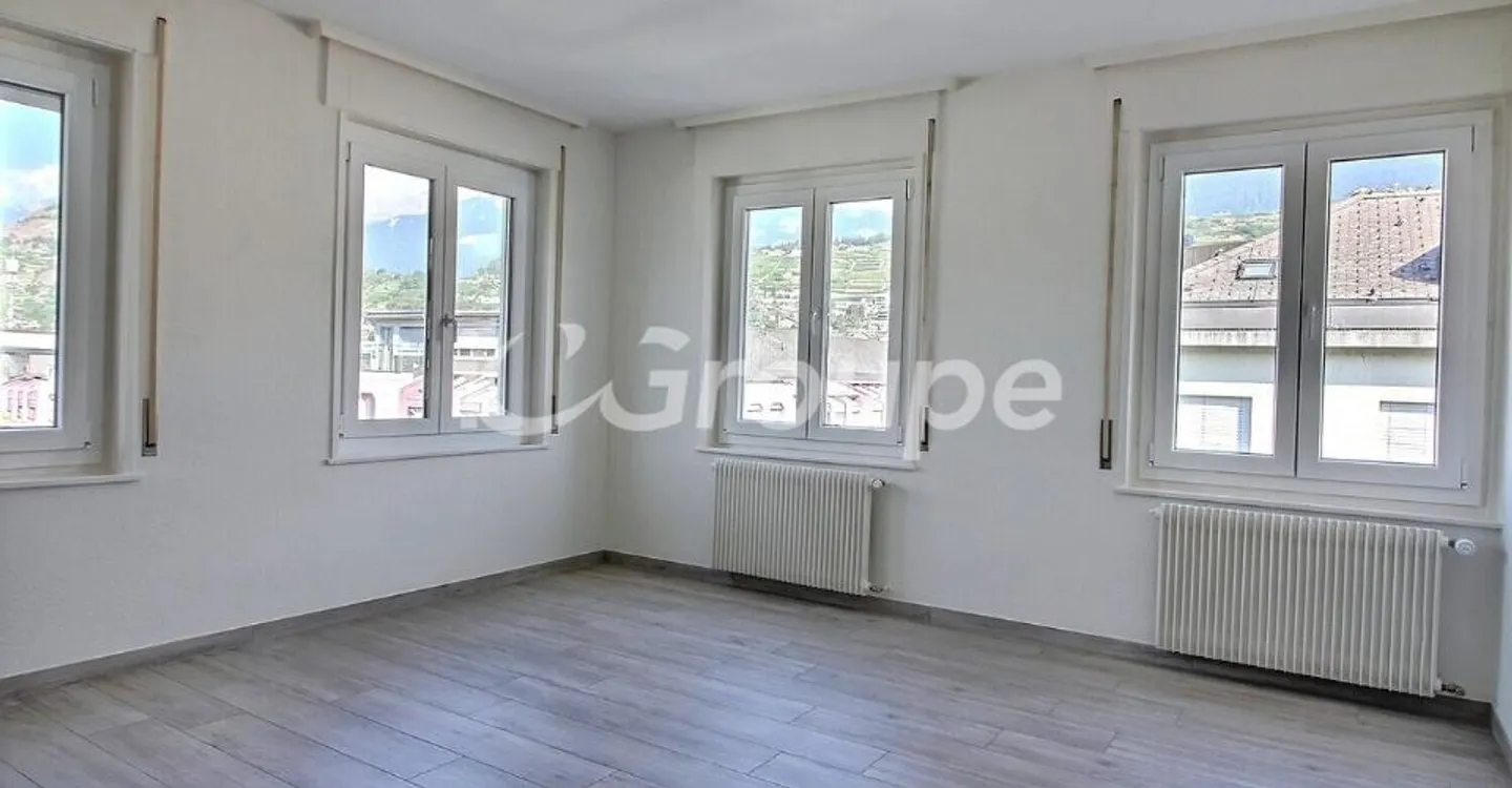 Bell'appartamento ristrutturato di 3,5 locali in affitto a Sion - Foto 2 di 6