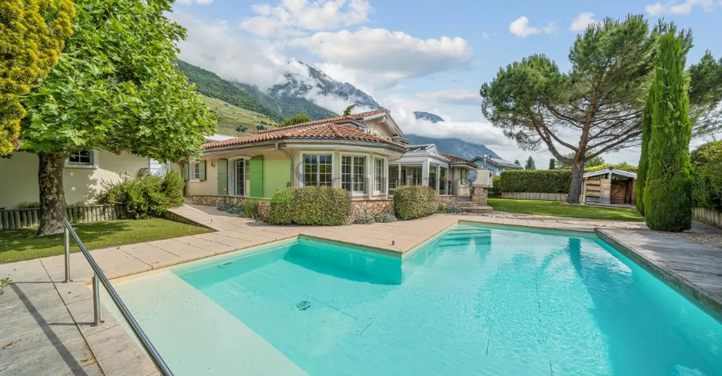 Außergewöhnliche provenzalische Villa mit Pool in Fully - Foto 1 von 12