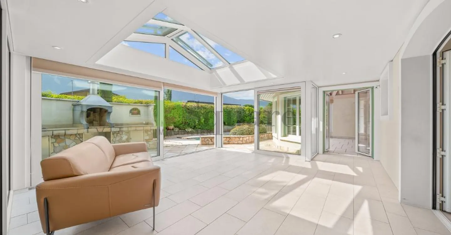 Außergewöhnliche provenzalische Villa mit Pool in Fully - Foto 2 von 12