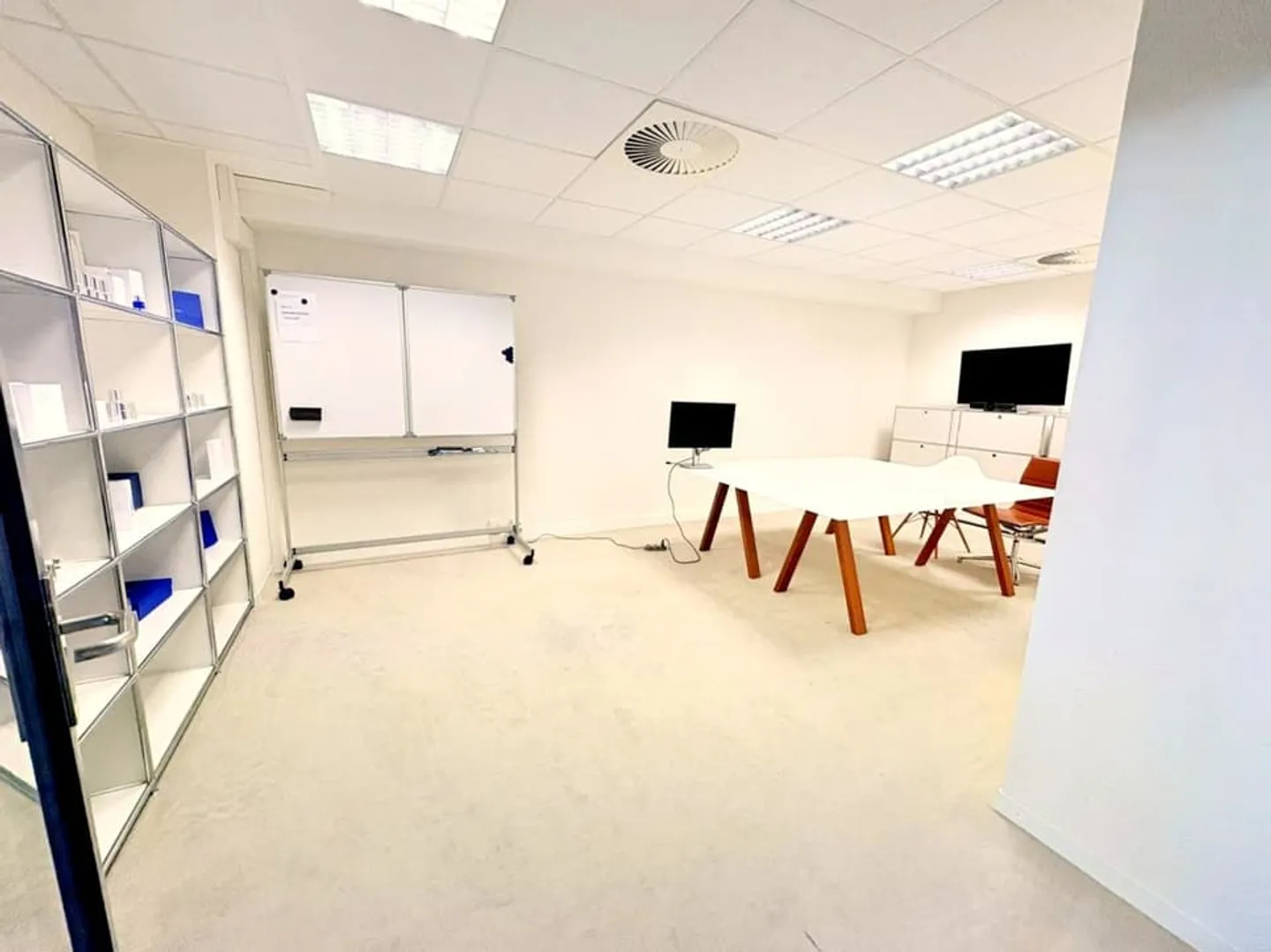 Beautiful offices in Montreux - One month of rent offered! - Photo 8 of 8
