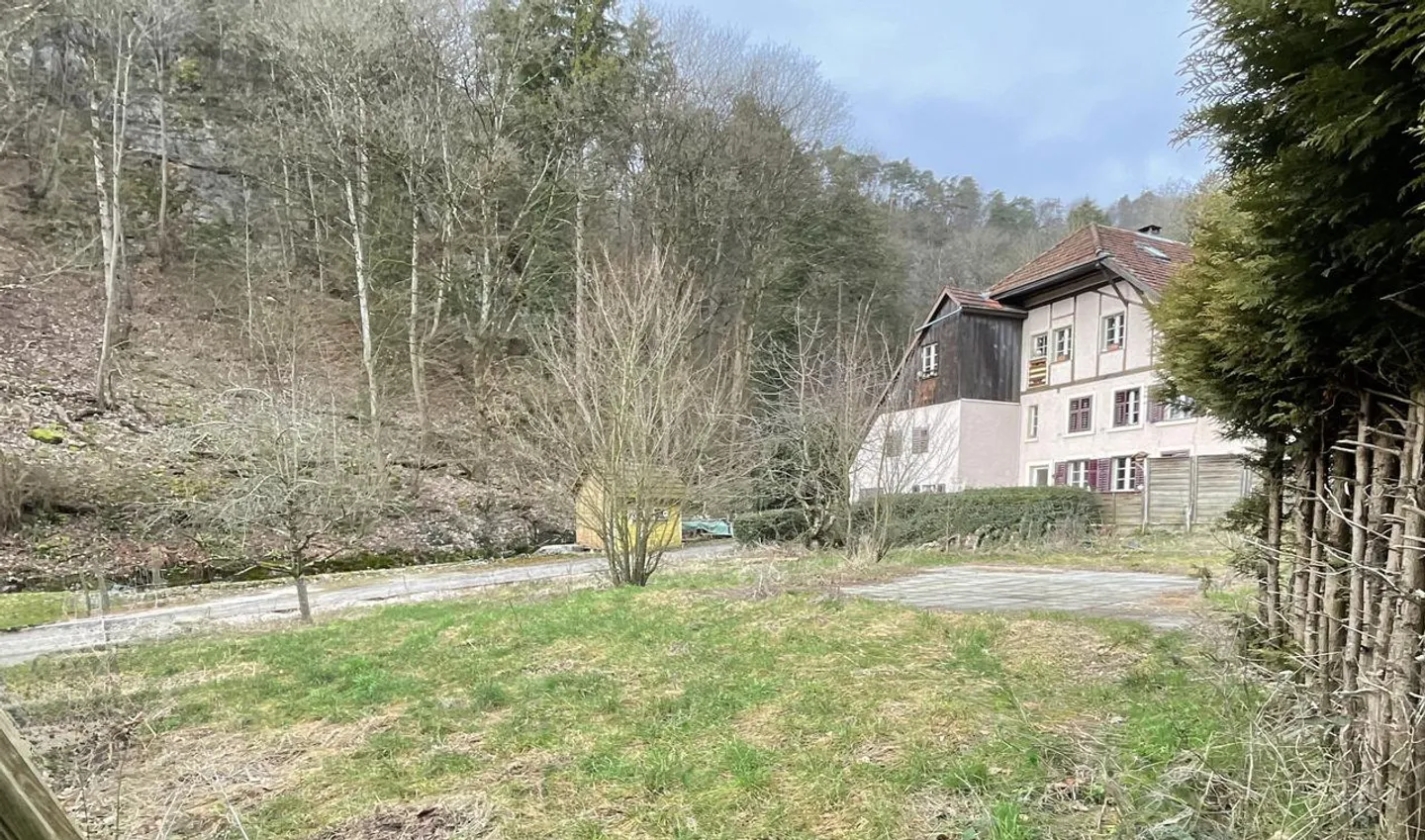 Terrain proche de la nature et avec beaucoup de potentiel - Photo 1 sur 2