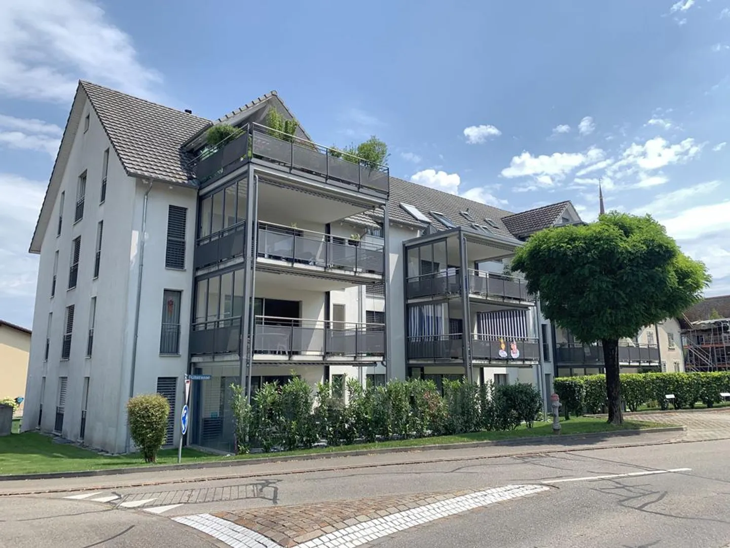Attraktive 3.5-Zimmerwohnung im Erdgeschoss mit grosszügigem Sitzplatz - Foto 1 von 8