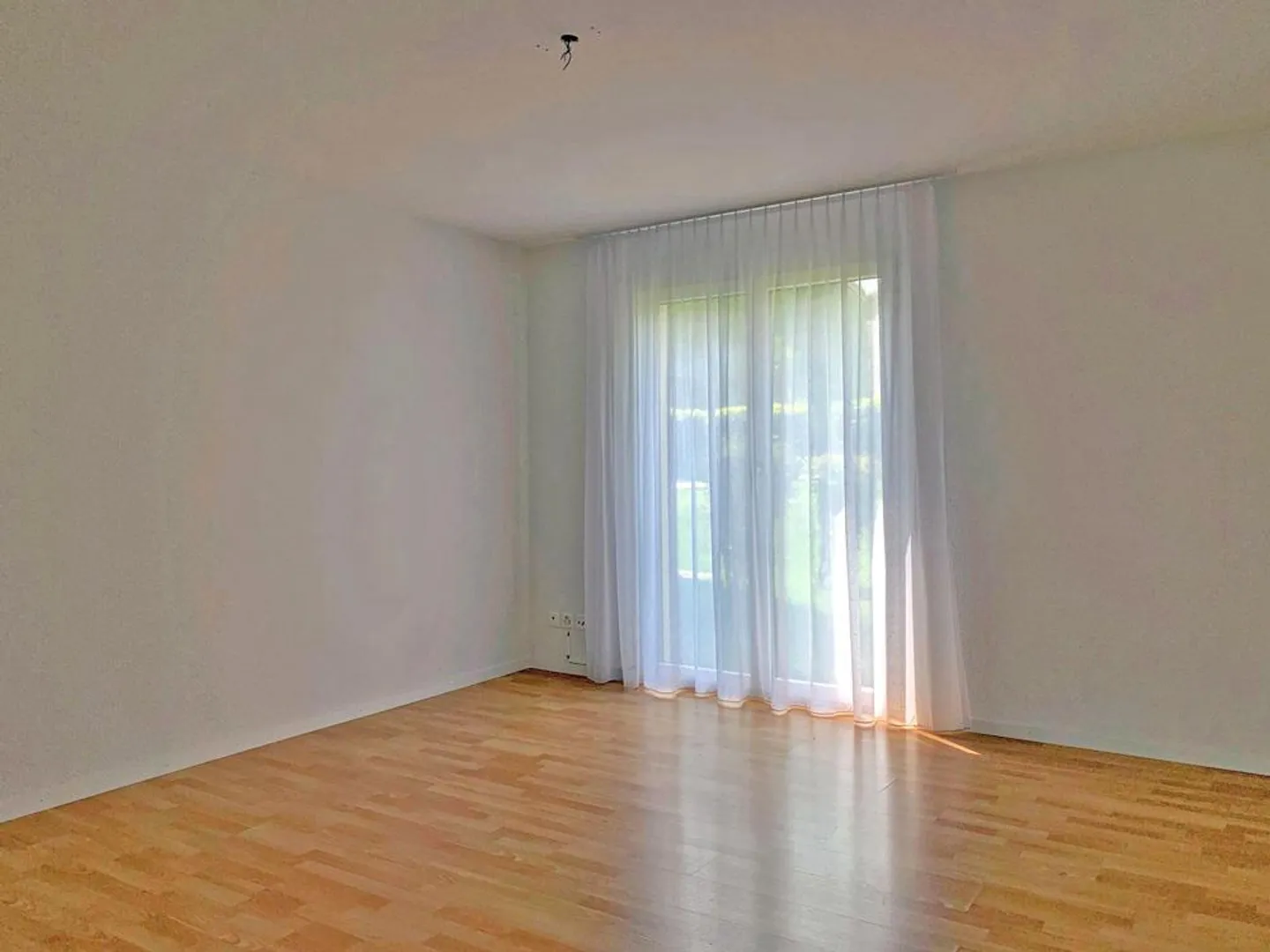 Attraktive 3.5-Zimmerwohnung im Erdgeschoss mit grosszügigem Sitzplatz - Foto 6 von 8