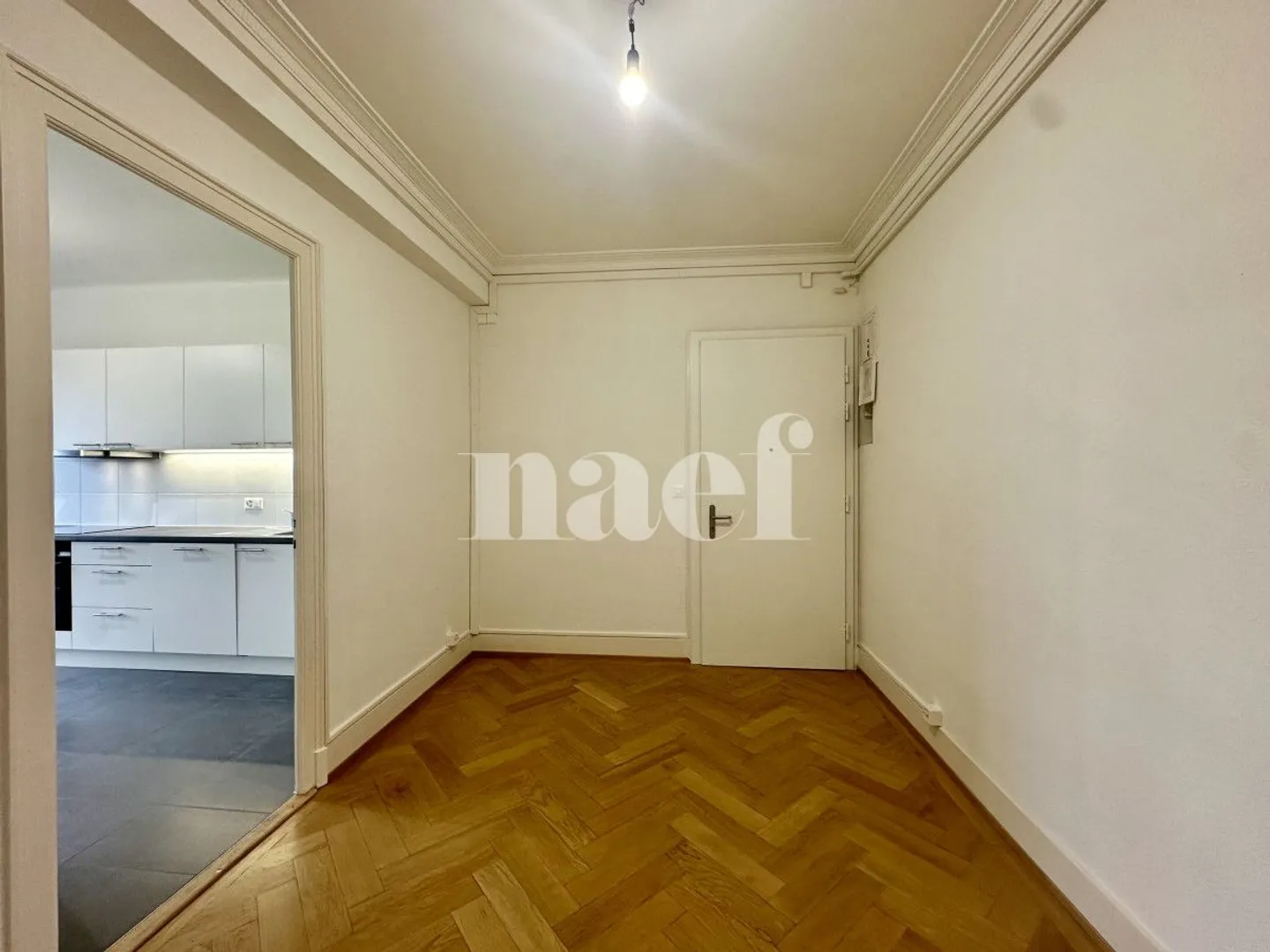 3.5 Room Apartment - Photo 3 of 13