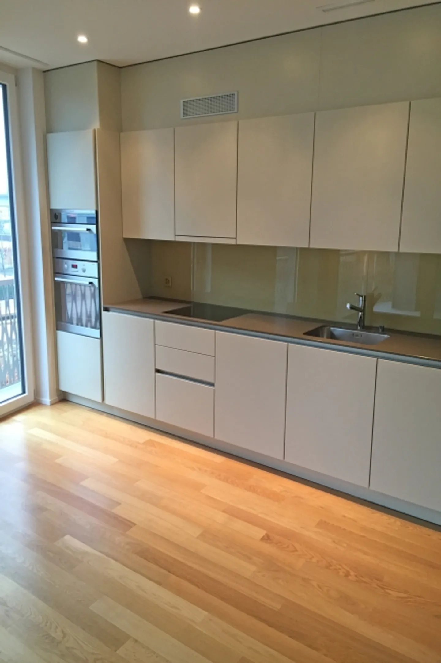 Urban City Apartment - Photo 2 of 3