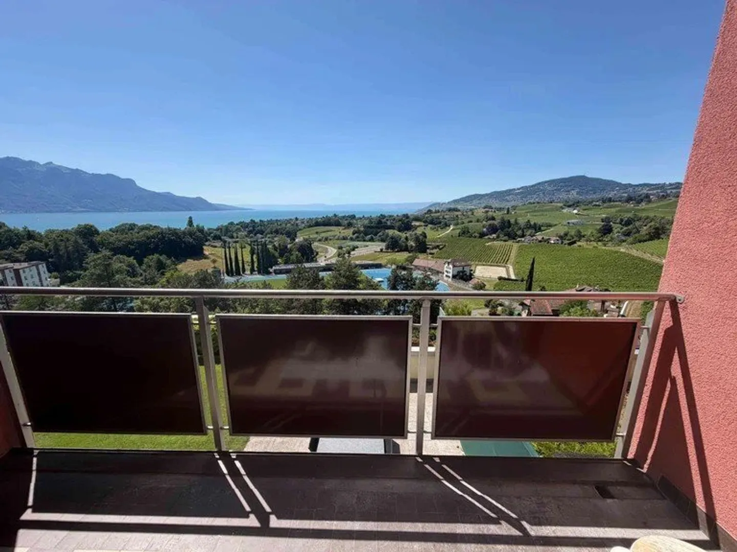 Wohnung mit 4.5 Zimmern im 3. Stock mit Balkon - Foto 2 von 9
