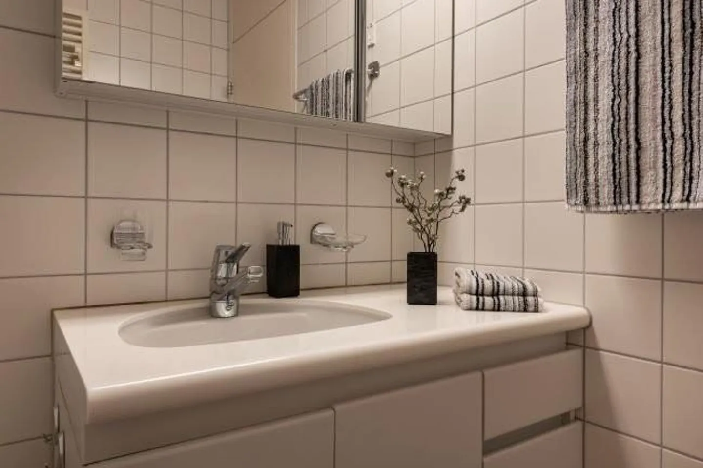 Premium Living! Close to the lake and with a private garden seating area! - Photo 4 of 4