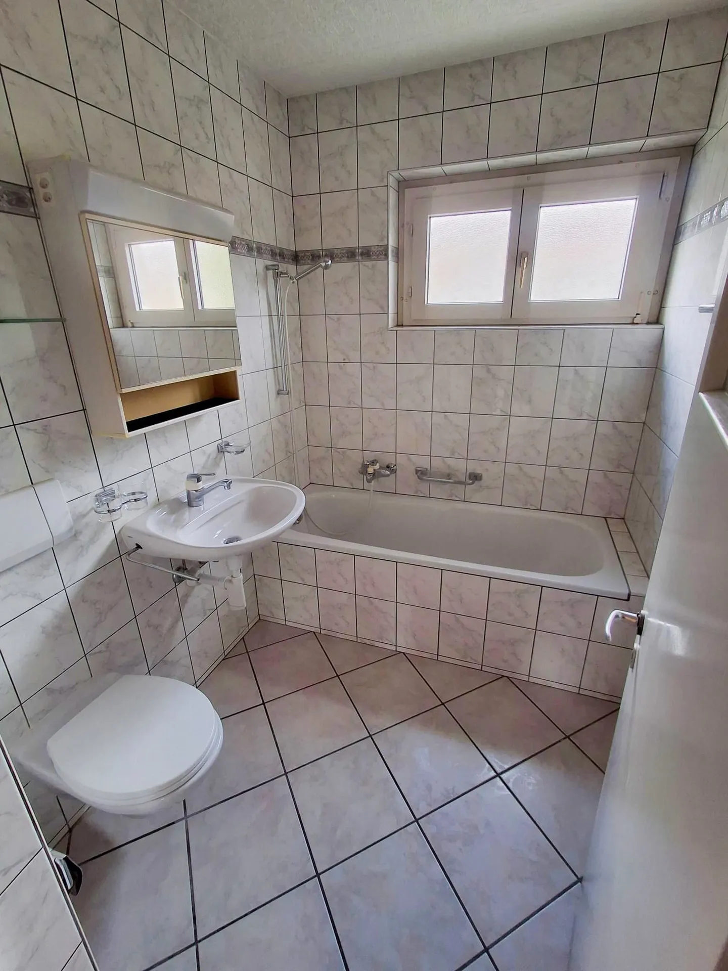 Wohnung mit 4.5 Zimmern renoviert zur Miete in Delémont - Foto 6 von 11