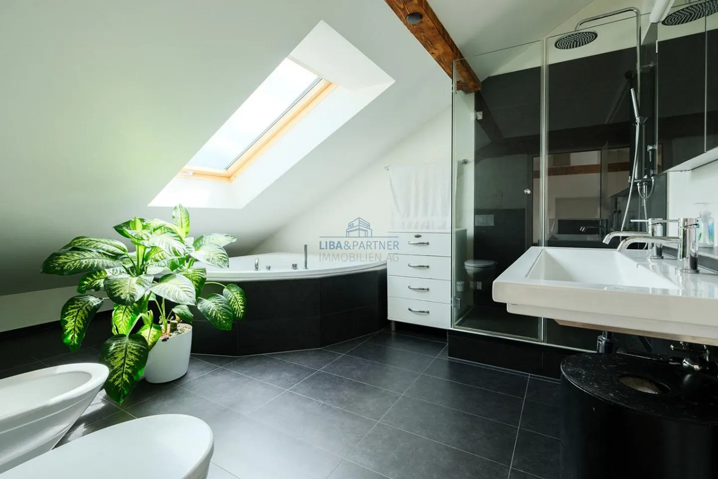 Geräumiges Penthouse mit Aussicht - Foto 12 von 13