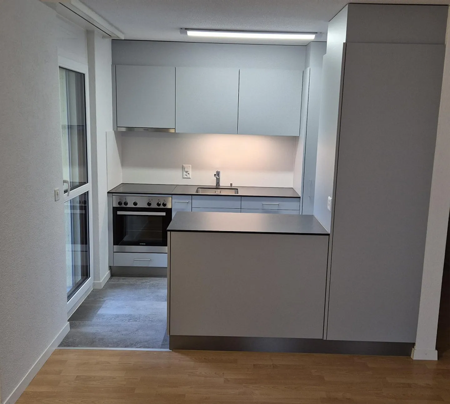 Luminoso appartamento di 2,5 stanze con balcone invernale - Foto 2 di 7