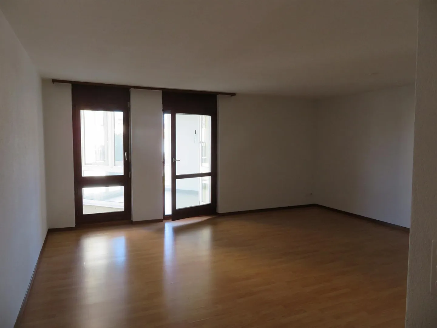 Luminoso appartamento di 2,5 stanze con balcone invernale - Foto 3 di 7