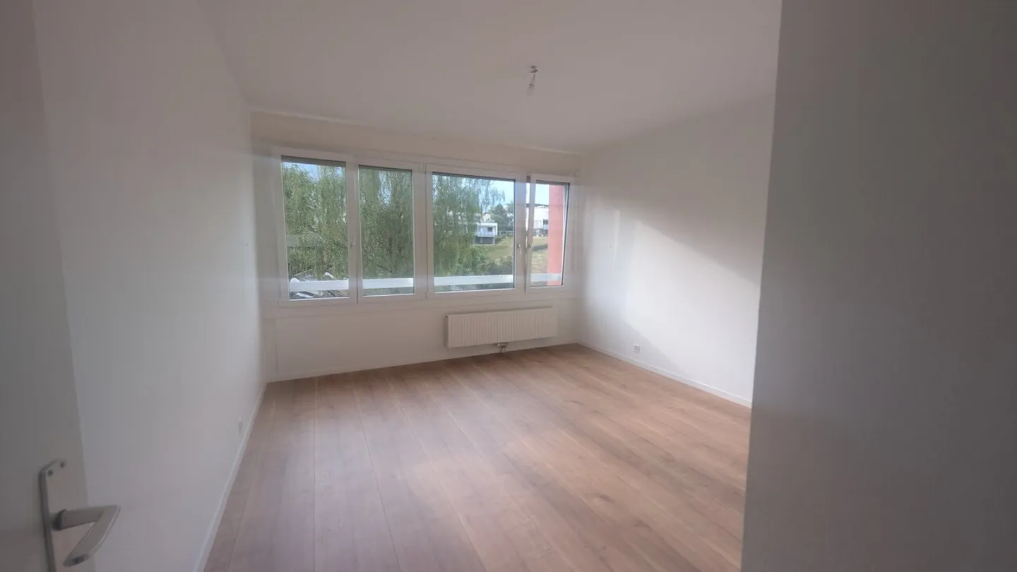 Wohnung mit 4.5 Zimmern im 3. Stock mit Balkon - Foto 6 von 9