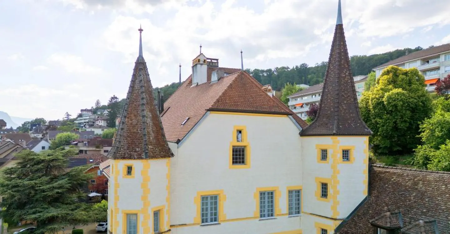 Außergewöhnliche Wohnung im Herzen des Château de Peseux - Foto 1 von 15