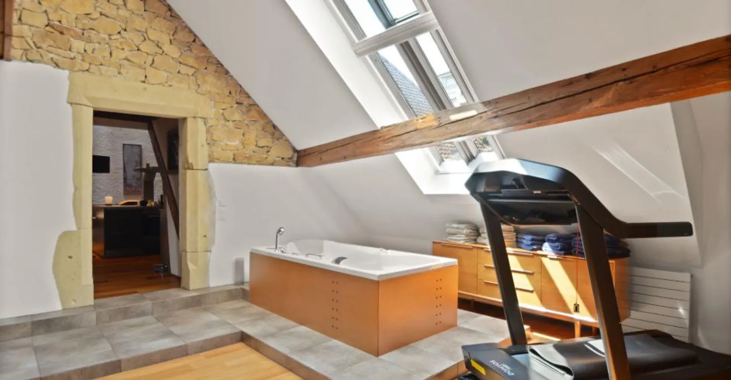 Außergewöhnliche Wohnung im Herzen des Château de Peseux - Foto 13 von 15