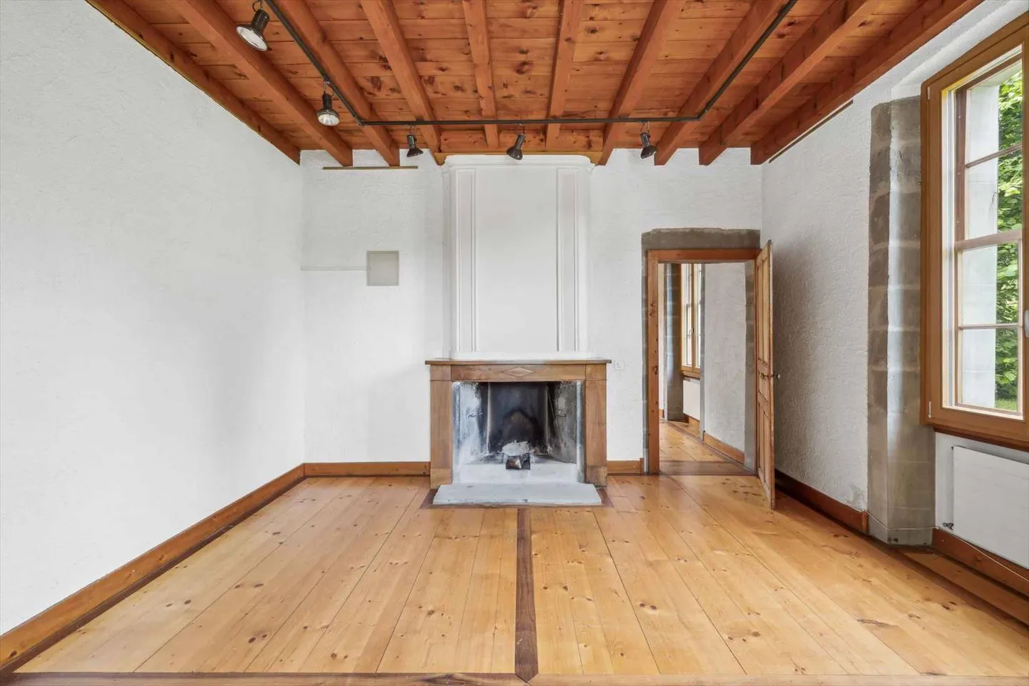 Charme et Authenticité : Excellent Maison au Cœur du Village - Photo 4 sur 10