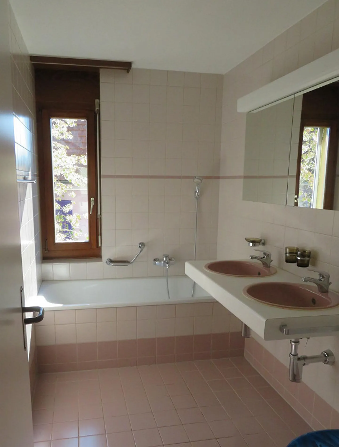 Luminoso appartamento di 2,5 stanze con balcone invernale - Foto 6 di 7