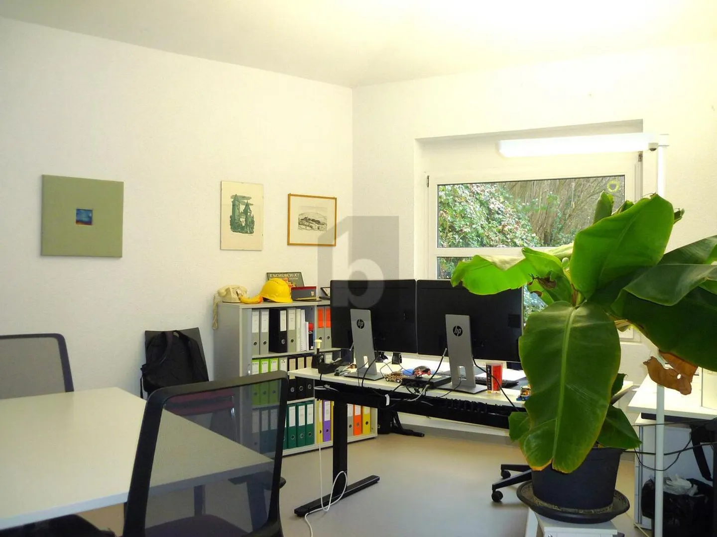 INDEPENDENT, STRATEGIC AND WELL LOCATED! - Photo 5 of 6