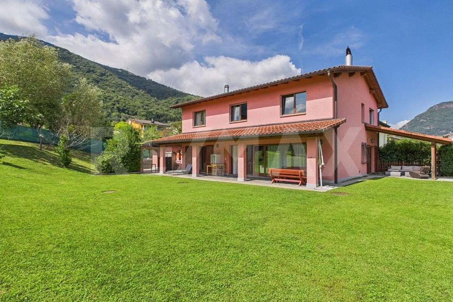 Independent villa with large garden and characteristic grotto in ... - Photo 2 of 13