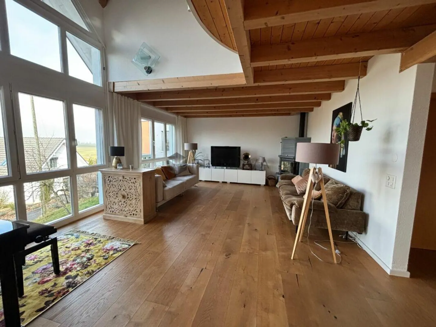 Unique single-family home seeks a new owner! - Photo 2 of 9