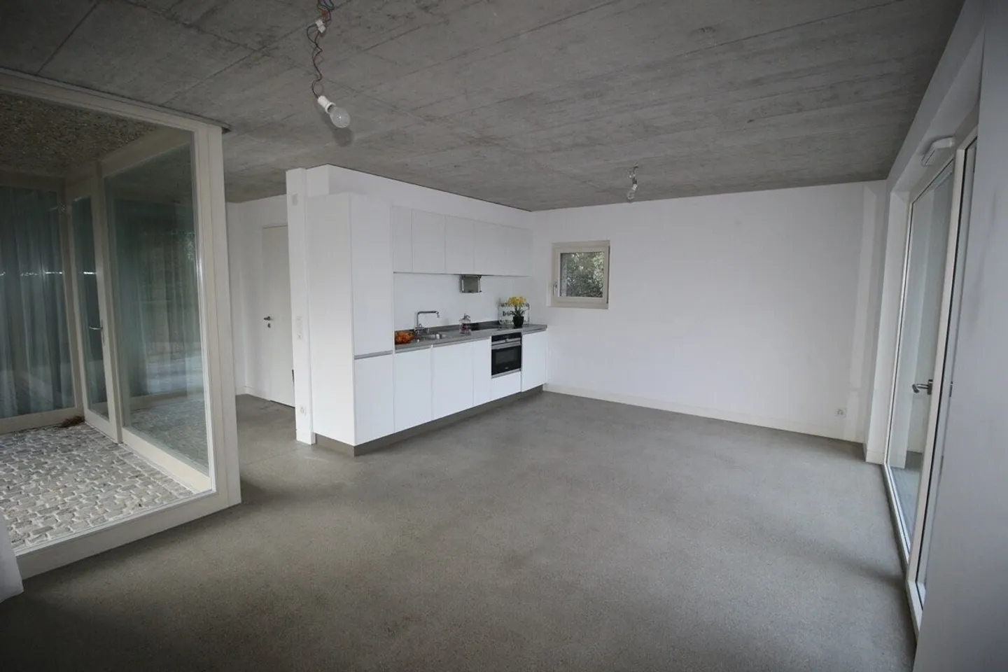 BEAUTIFUL 2.5 ROOM APARTMENT - Photo 1 of 12