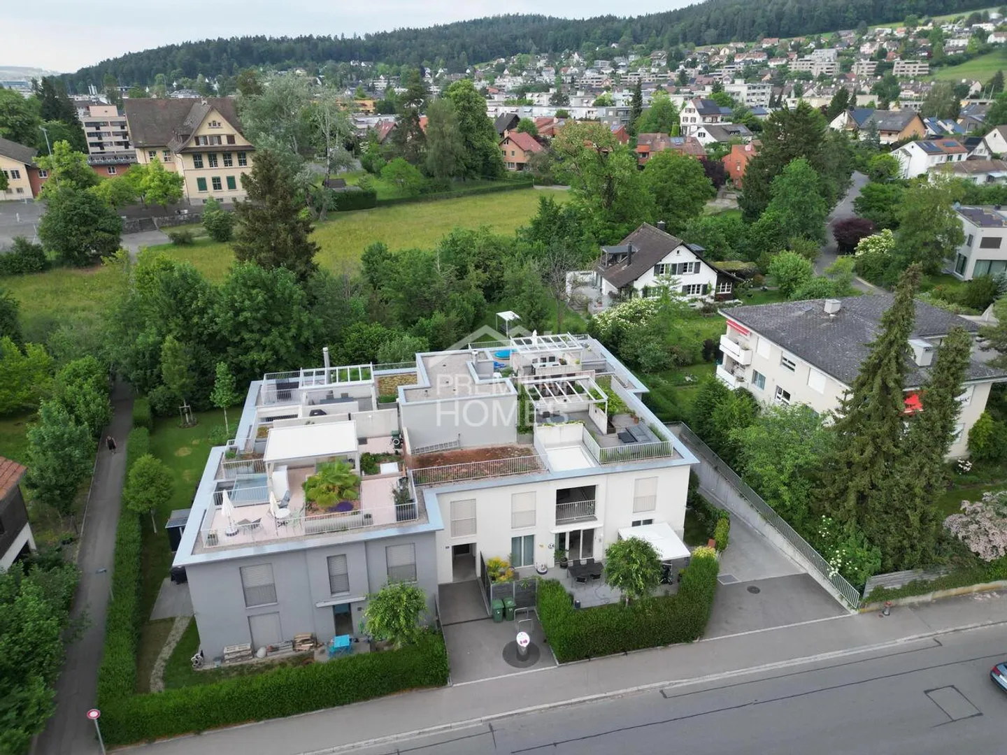 Appartement moderne avec terrasse - Photo 3 sur 13