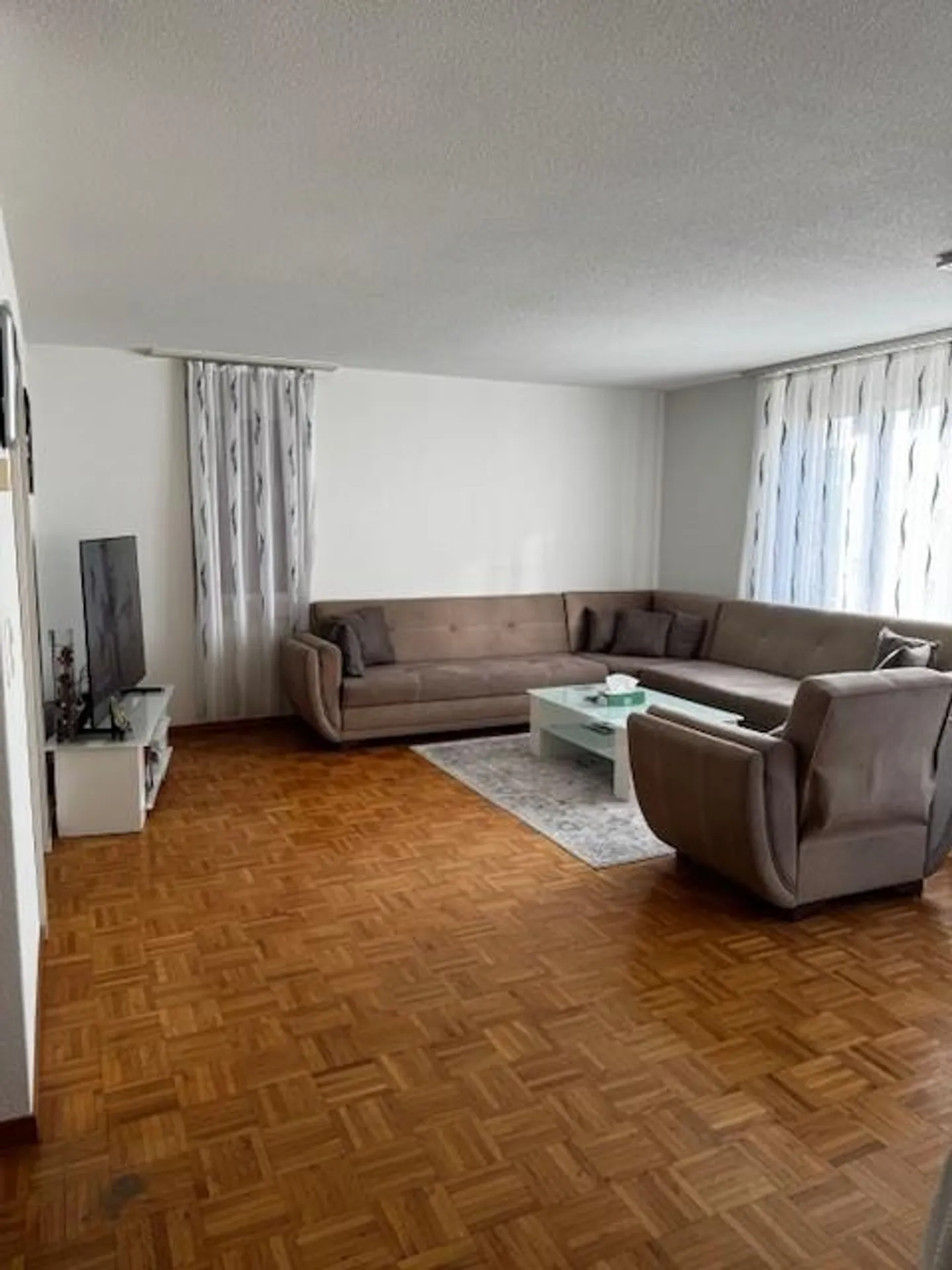 4 1/2 Zimmer-Wohnung EG Süd - Photo 1 of 9